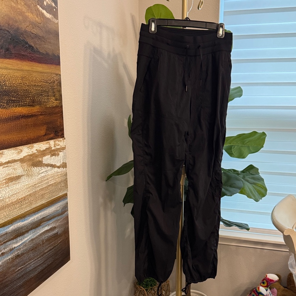 Lululemon Lightweight Track Pants Stretchy  Cinch Bottom Loose Comfy Fit: 6 Reg